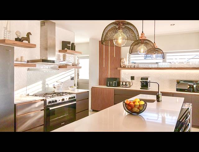 6 BEDROOM HOUSE FOR SALE IN DWARSKERSBOS